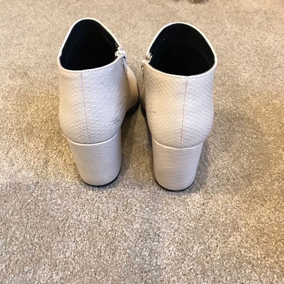 Cute white snake print boots - Picture 4 of 4